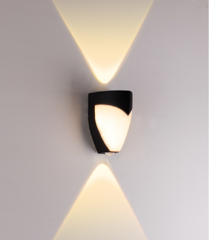 SU-255 OUTDOOR WALL LAMP