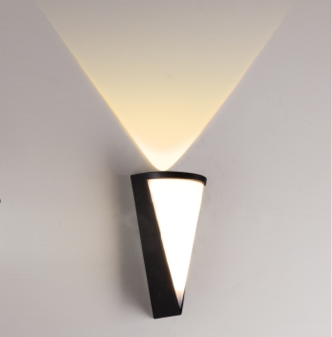 SU-257 OUTDOOR WALL LAMP