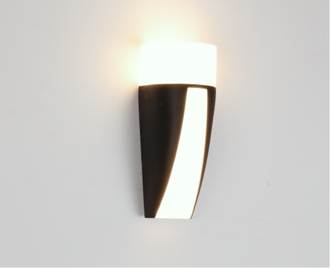 SU-264 OUTDOOR WALL LAMP