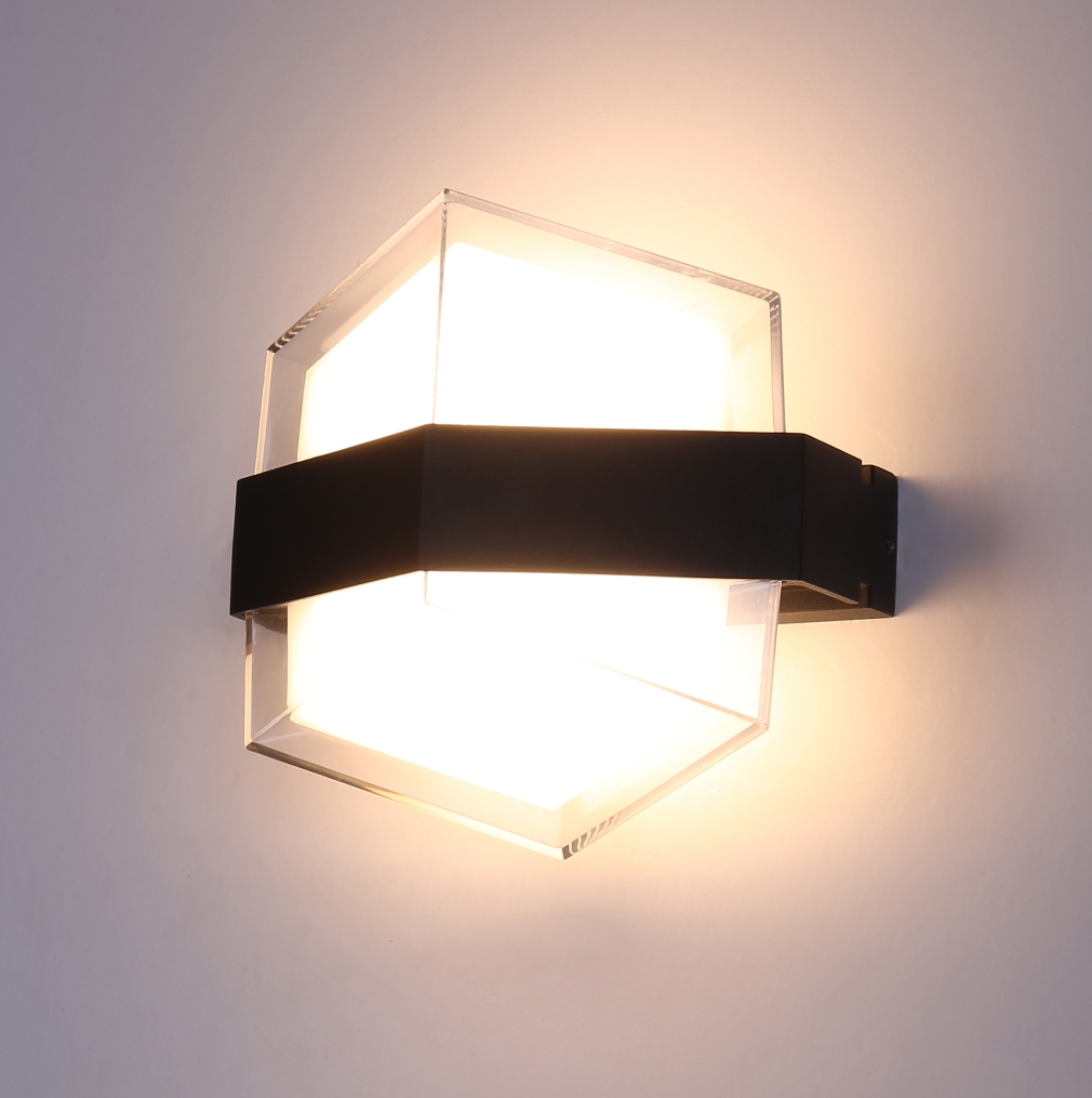 SU-AL-137 OUTDOOR WALL LAMP