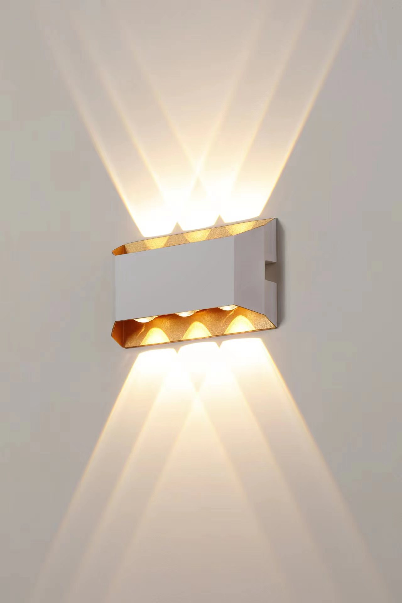 SU-AL-79 OUTDOOR WALL LAMP